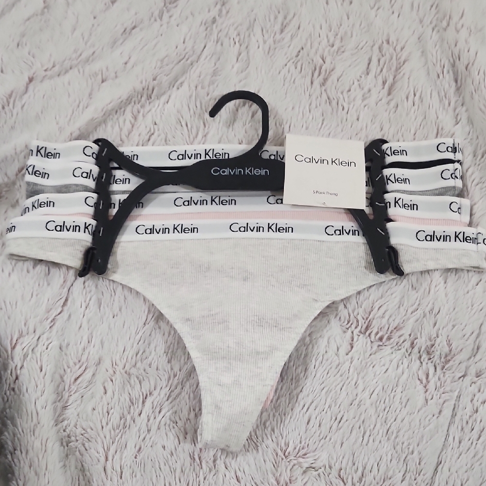 Calvin Klein NWT Iconic 4 pack Ribbed Thong Size M